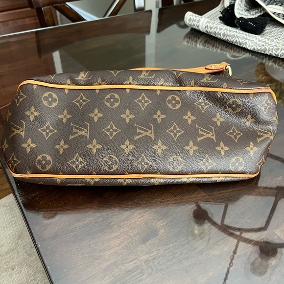 Authentic Louis Vuitton Monogrammed Bag - Large Tote - Picture 7 of 9